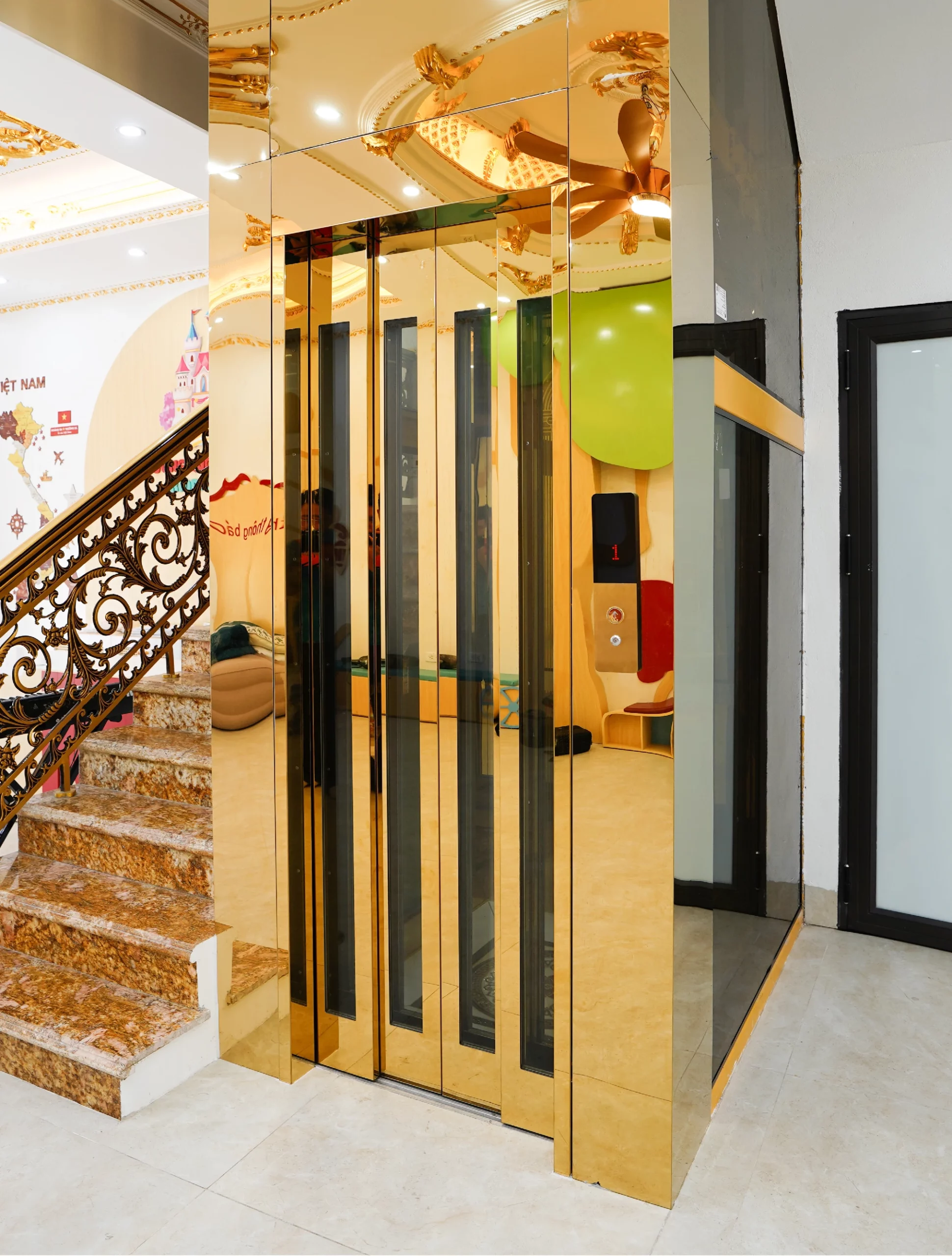 THANG HOMELIFT VỚI THIẾT KẾ CỬA 4 CÁNH